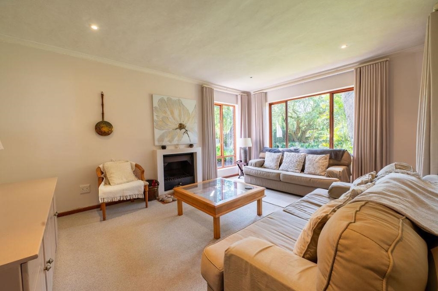 To Let 4 Bedroom Property for Rent in Brenton On Lake Western Cape